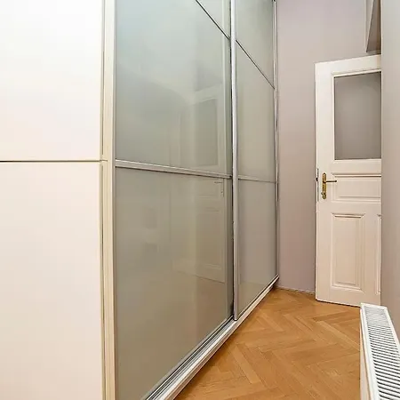 Cozy And Sunny In Uptown Appartement Prague
