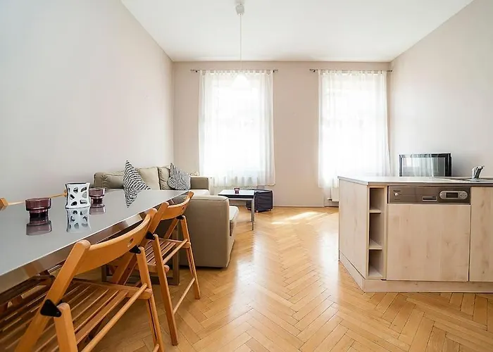 Cozy And Sunny In Uptown Appartement